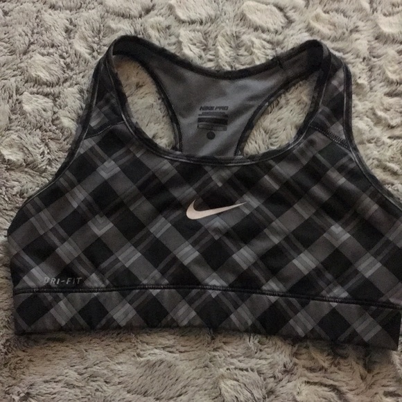 Nike Tops - Nike Sports Bra Workout Top